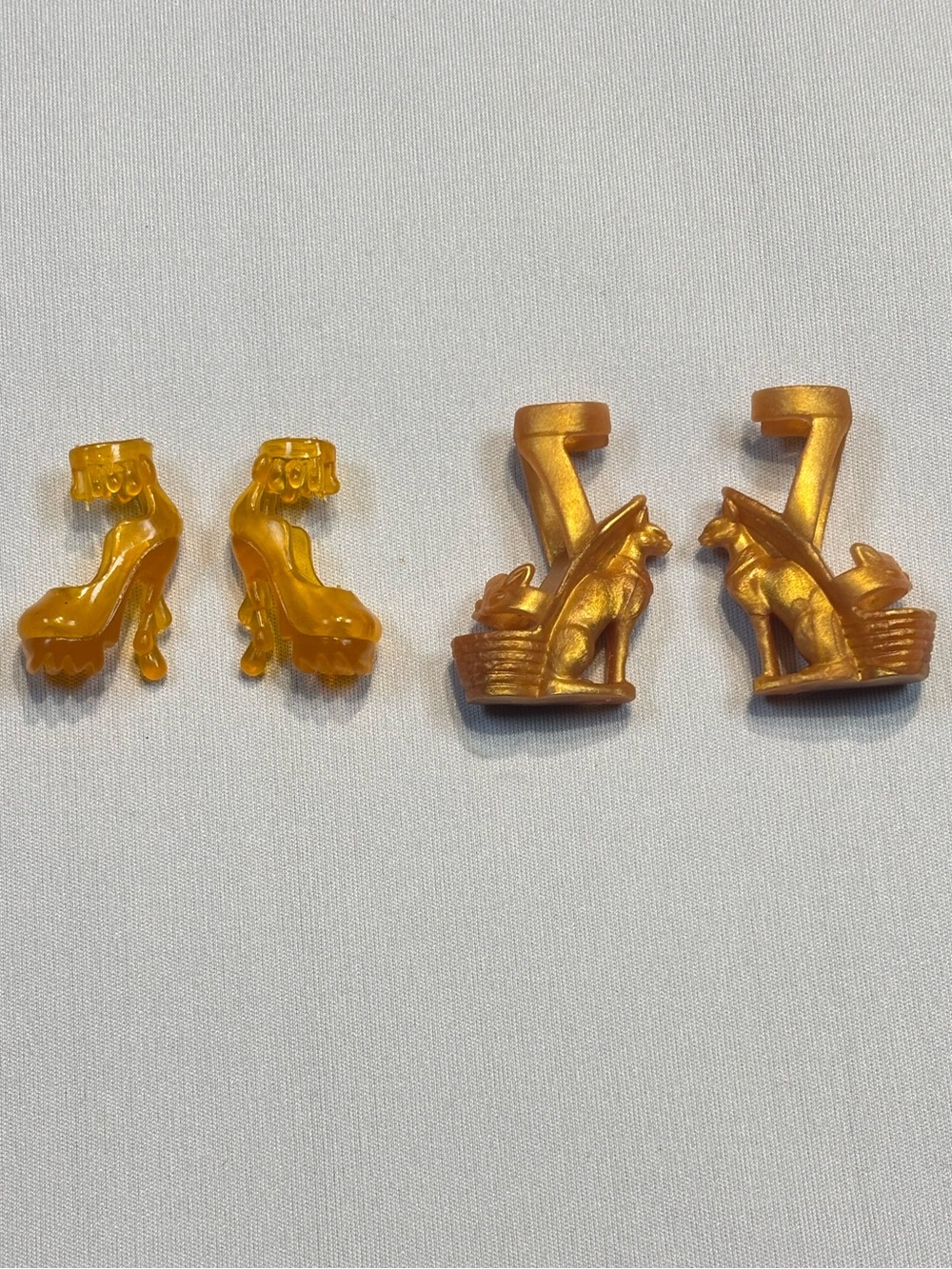 ⭐️ 3 for 20 sale. Monster High Cleo de Nile Gold Shoe Lot!